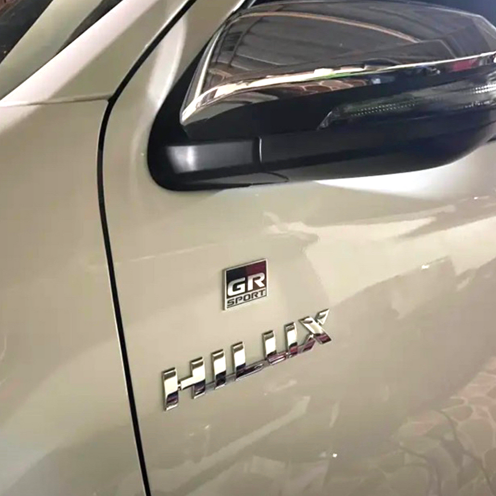 10 Stk. Original Toyota GR Sport Logo Emblem Plakette für Hilux Revo Fortuner K