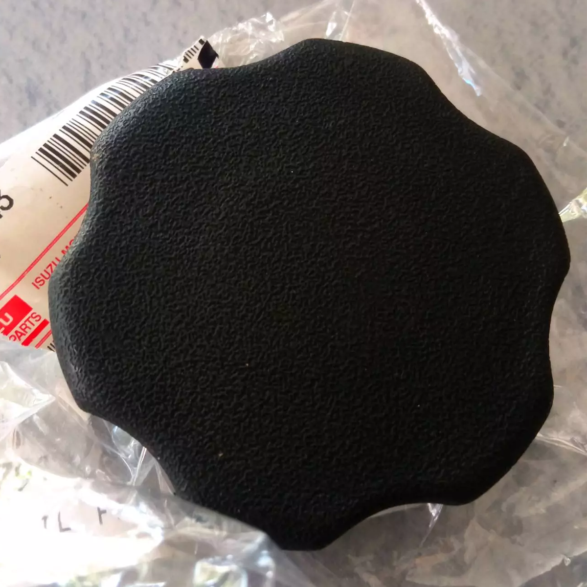 6pcs 8979125430 Genuine Oil Filler Cap Cover Isuzu D-MAX 2003-2006 TFR Dragon K