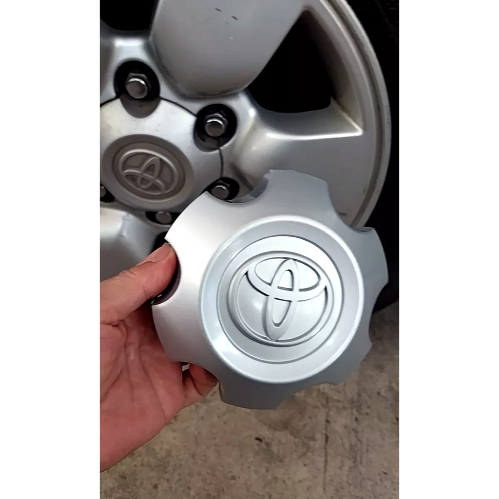 TOYOTA #426030K060 COVER CAP WHEEL SILVER GENUINE Hilux VIGO 2004-2011