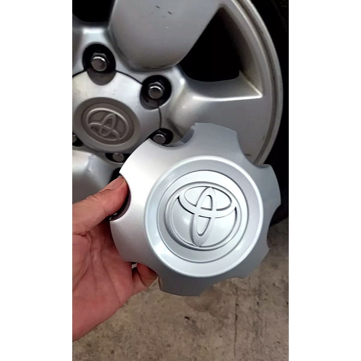 TOYOTA #426030K060 カバーキャップホイール シルバー 純正 ハイラックス VIGO 2004-2011