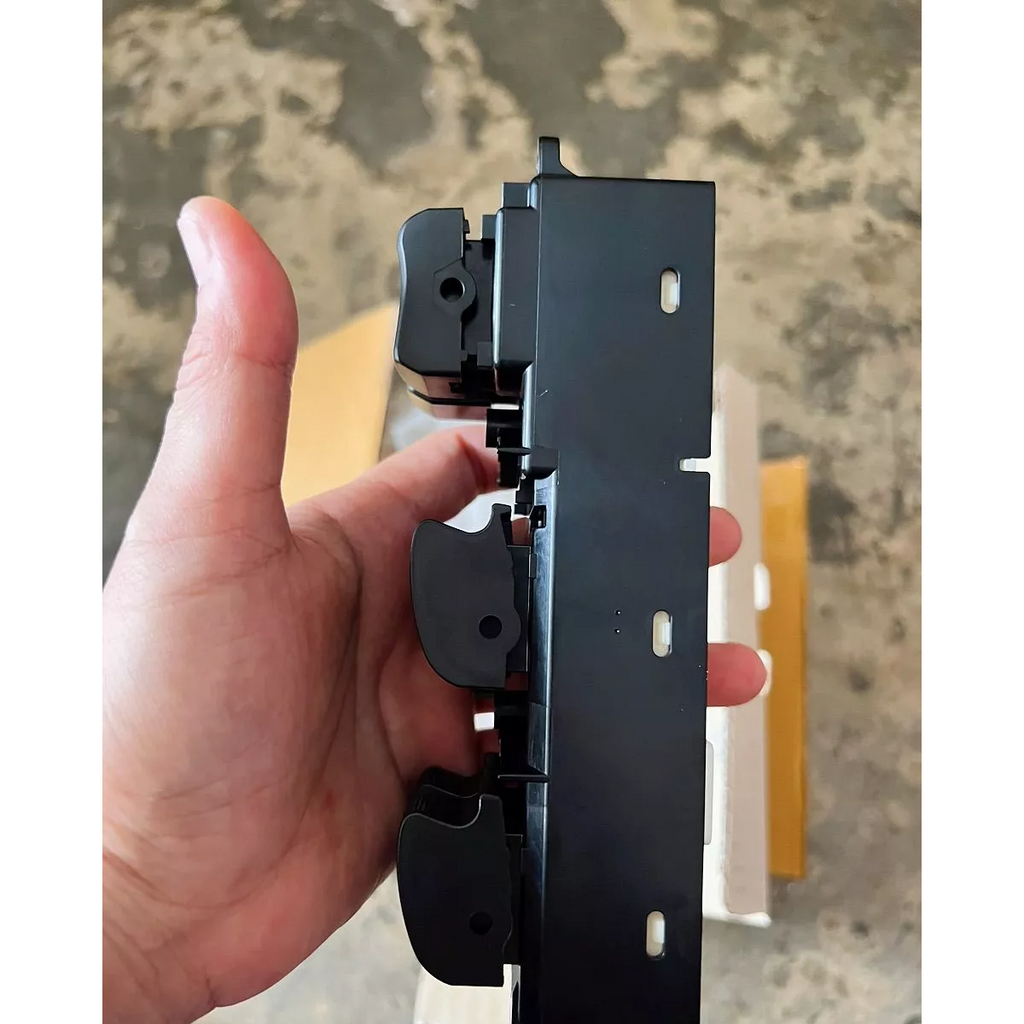 ISUZU #7552144950 右ドアウィンドウスイッチ D-MAX / MU-X 2012-2019 純正部品 K