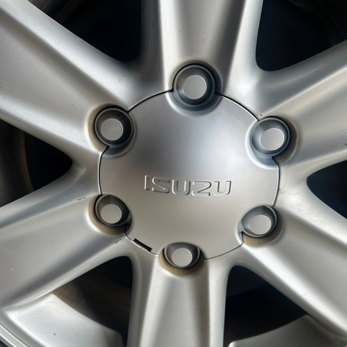 2012-19 ISUZU DMAX MU-X NABENKAPPE RAD SILBER ORIGINALTEIL 16" Felgenmittelkappe K
