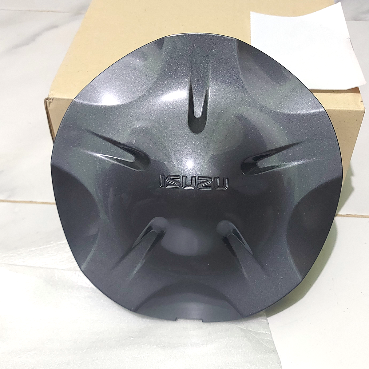 2012 -2016 いすゞ DMAX カバーキャップホイール 黒-灰 純正部品 8982146870 K