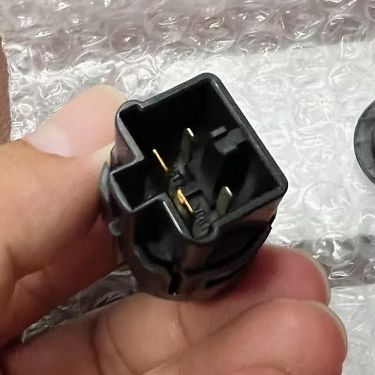 2pcs ISUZU #8981404870 Brake light switch DMax 2012-21 MU-X 2014-21 K