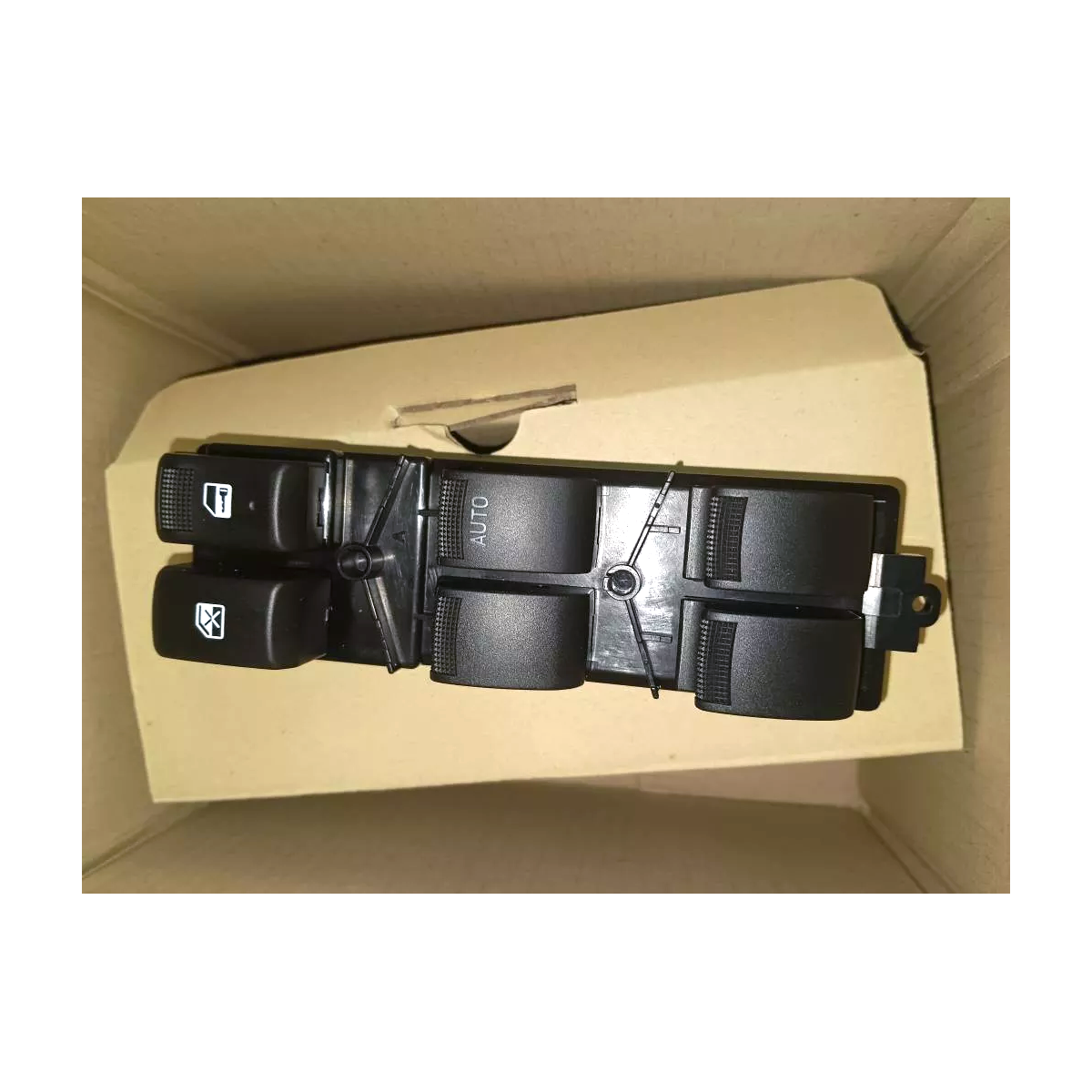ISUZU #7552144950 右ドアウィンドウスイッチ D-MAX / MU-X 2012-2019 純正部品 K