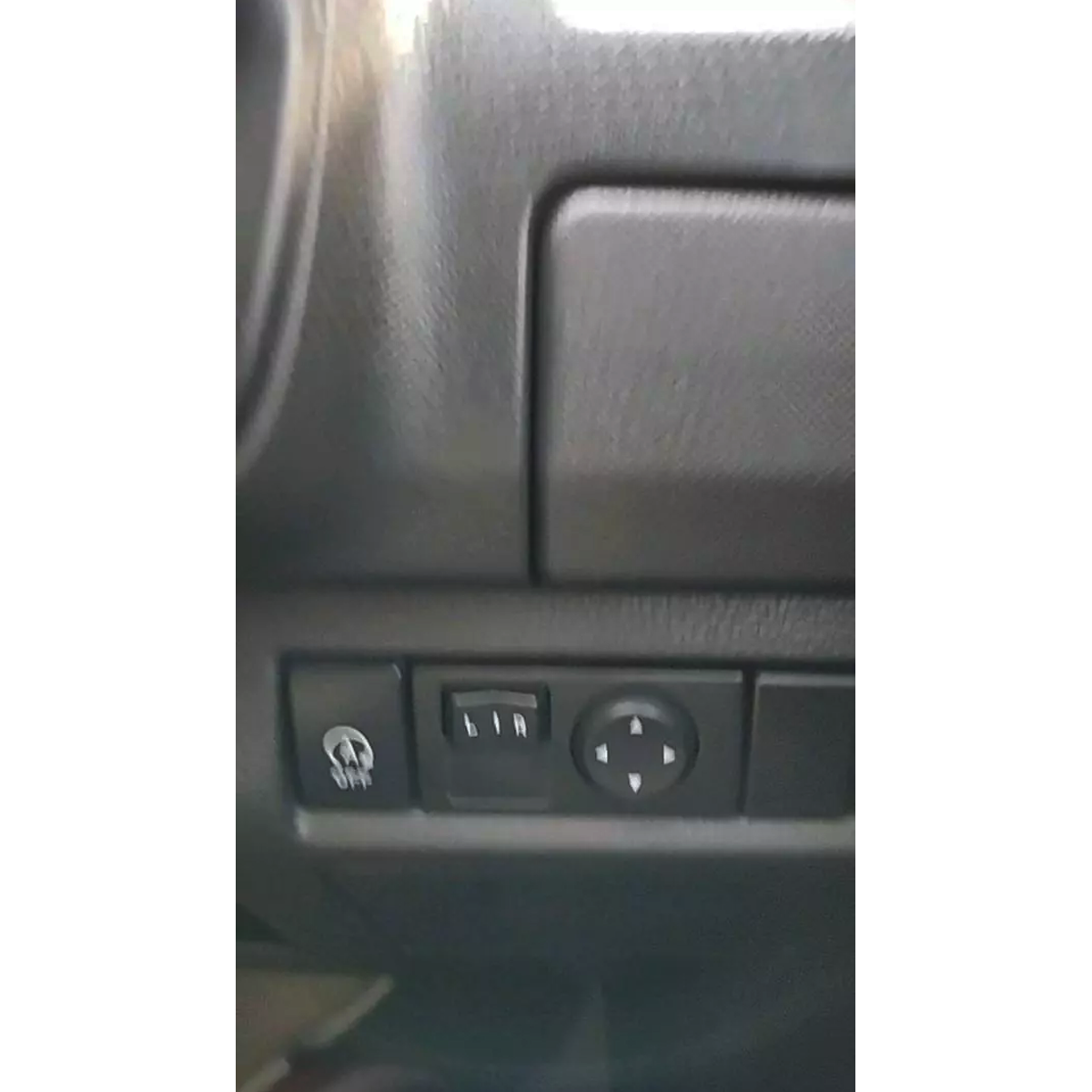 #8975192070 Genuine Side Mirror Switch no folding button ISUZU Dmax 2012-19 K