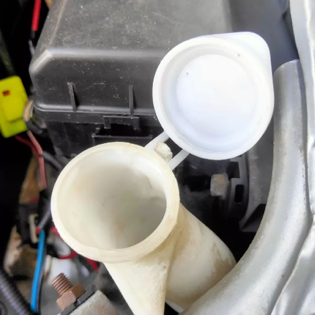 Cap Washer Tank White White Mitsubishi Triton, Mirage, Pajero 2006-2014 THK