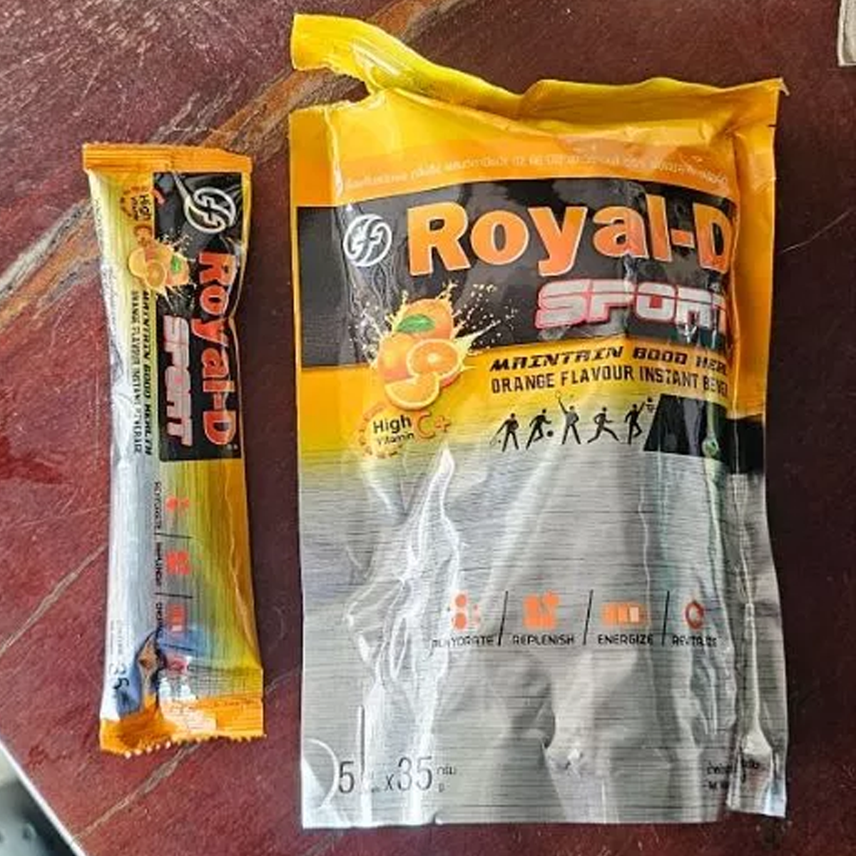 Royal-D Sport Sachet held in hand